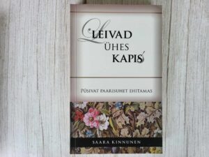 Leivad ühes kapis . Saara Kinnunen