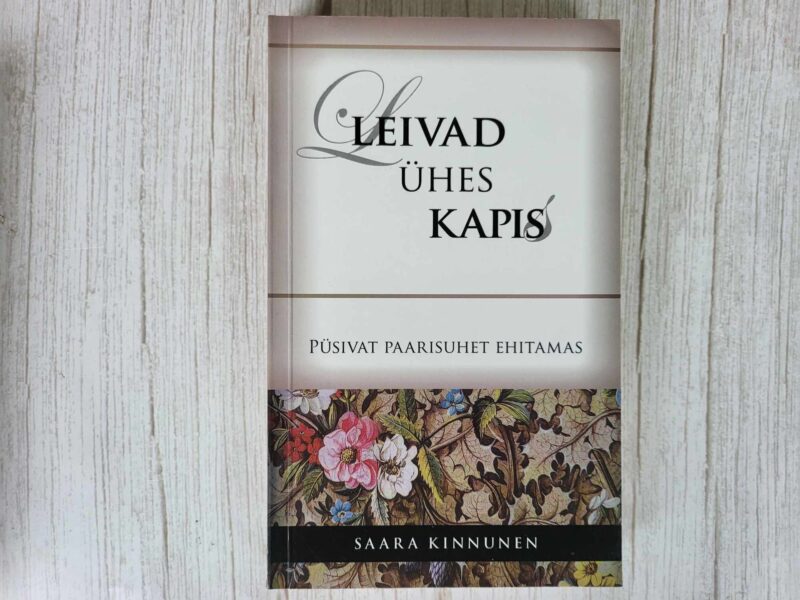 117317873 Leivad ühes kapis . Saara Kinnunen