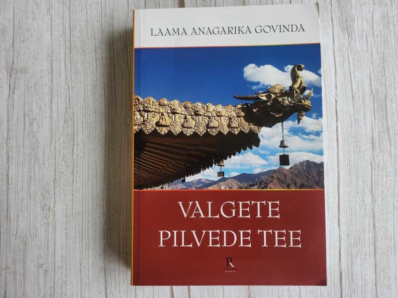 117374678 Valgete pilvede tee . Laama Anagarika Govinda