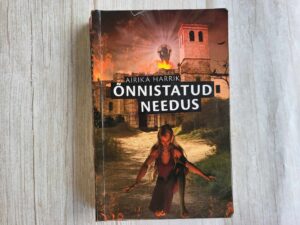 Õnnistatud needus . Airika Harrik
