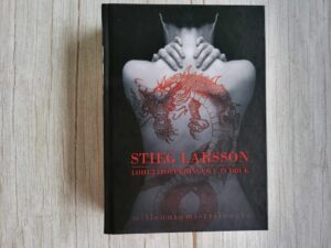 Lohetätoveeringuga tüdruk . Stieg Larsson