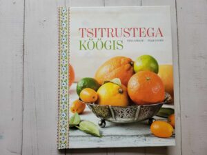 Tsitrustega köögis . Pille Enden ja Tiina Lebane