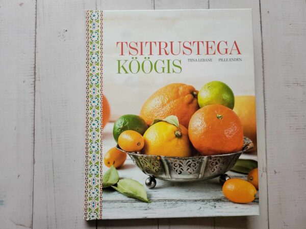 Tsitrustega köögis . Pille Enden ja Tiina Lebane