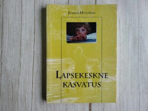 Lapsekeskne kasvatus . Juhani Hytönen