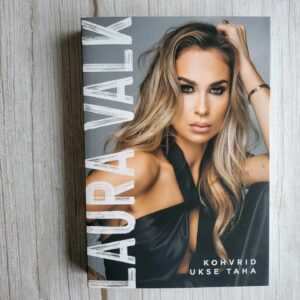 Kohvrid ukse taha . Laura Valk