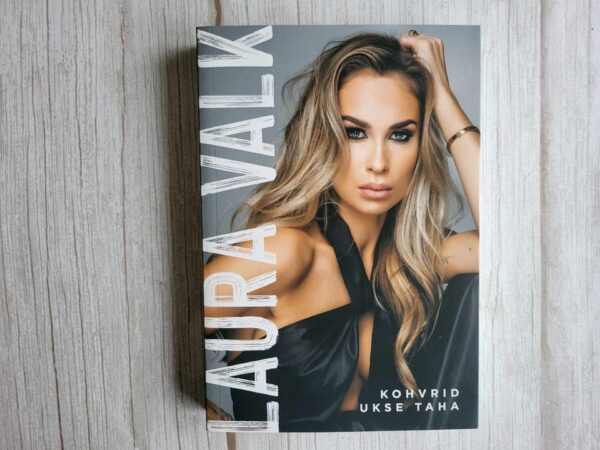 Kohvrid ukse taha . Laura Valk