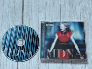 Madonna Mdna