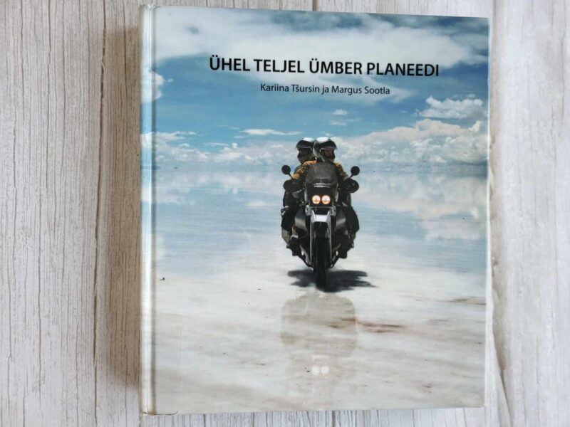 119981926 Ühel teljel ümber planeedi Margus Sootla ja Kariina Tšursin