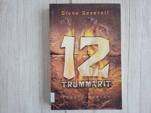12 trummarit . Diana Deverell