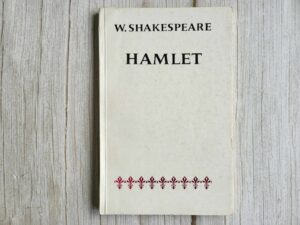 Hamlet . William Shakespeare