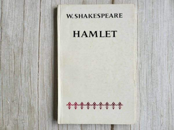 Hamlet . William Shakespeare