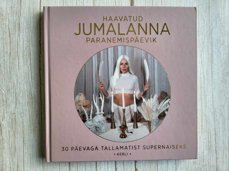 Haavatud jumalanna paranemispäevik . Kerli Kõiv