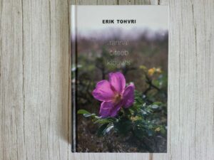 Rannal õitseb kibuvits . Erik Tohvri