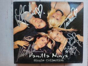 Vanilla Ninja Single Collection autogrammidega