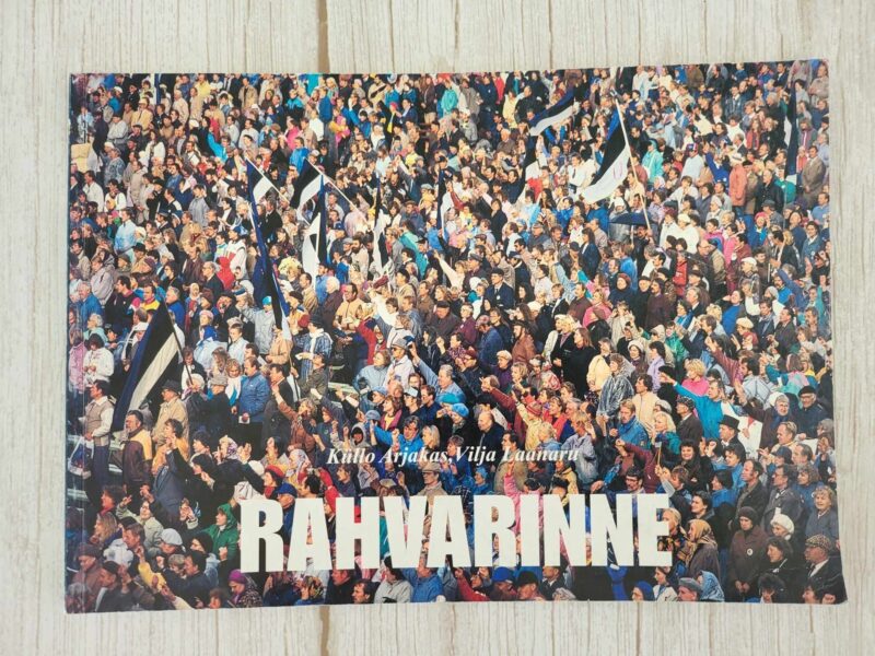 Rahvarinne . Küllo Arjakas ja Vilja Savisaar