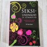 Seksiunenäod ja sümbolid – Pam Spurr