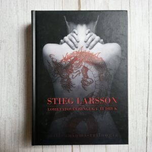 Lohetätoveeringuga tüdruk . Stieg Larsson