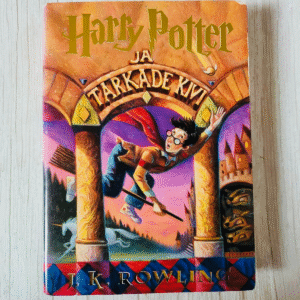 Harry Potter ja tarkade kivi . Joanne Kathleen Rowling