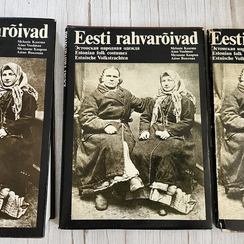 Eesti rahvarõivad – Melanie Kaarma, Aino Voolmaa