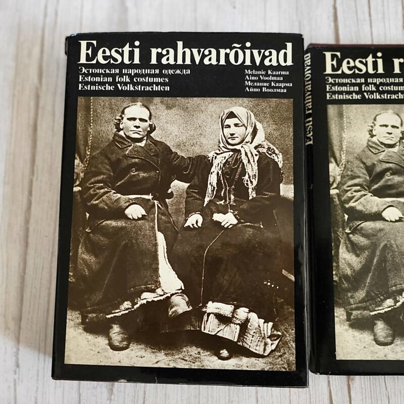 Eesti rahvarõivad – Melanie Kaarma, Aino Voolmaa