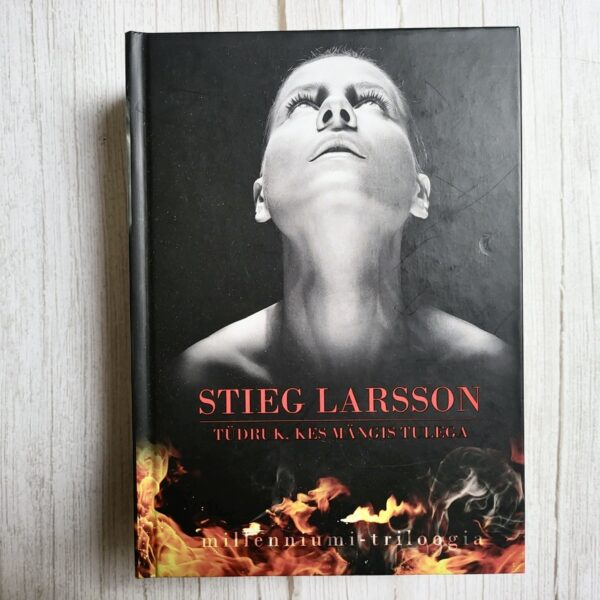 Tüdruk kes mängis tulega . Stieg Larsson Tüdruk kes mängis tulega . Stieg Larsson